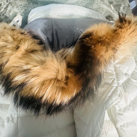 Bogner Lined Down Coat with Detachable Fox Fur Trim Collar in Size M/US 6 - Picture 4 of 16